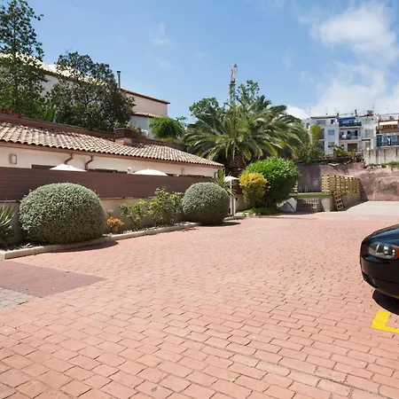 Tassis, Acogedora Con 5 Apartamentos, Piscina Al Aire Libre Con Capacidad Grupos- Pet Friendly By Globalsitges