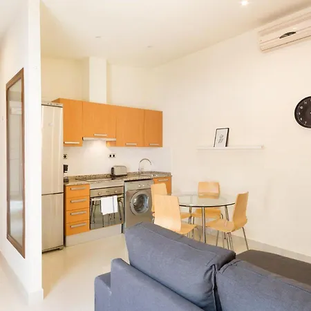 Villa Tassis: Pet-friendly Group Retreat With 5 And Outdoor Pool