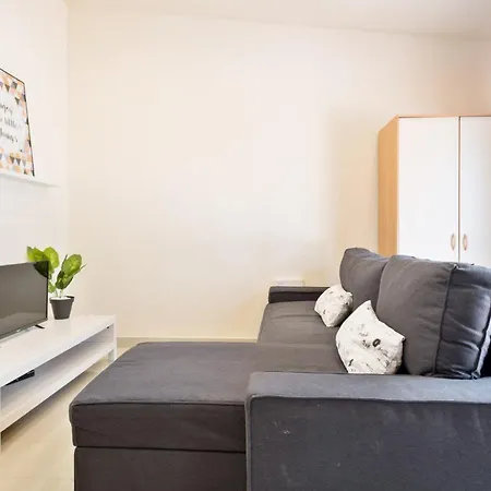 Villa Tassis, Acogedora Con 5 Apartamentos, Piscina Al Aire Libre Con Capacidad Grupos- Pet Friendly By Globalsitges Sitges