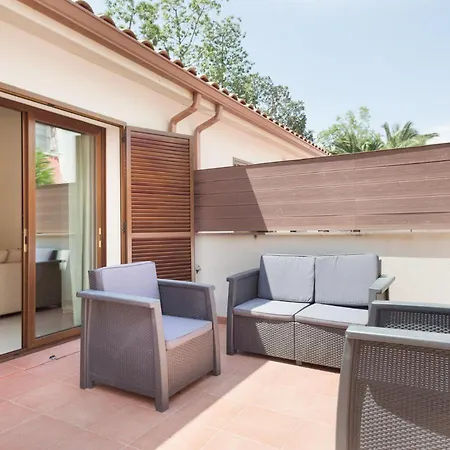 Villa Tassis, Acogedora Con 5 Apartamentos, Piscina Al Aire Libre Con Capacidad Grupos- Pet Friendly By Globalsitges Sitges